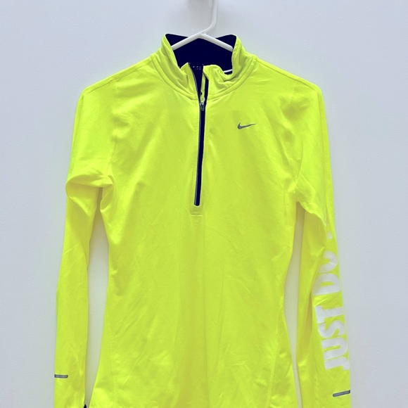 NEW NIKE DRI-FIT Women Training Top Size XS - Picture 2 of 7